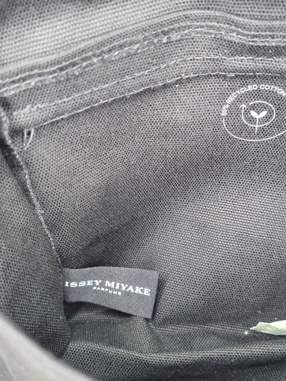 Issey Miyake Parfums Men's Travel Grooming Set - Picture 5 of 6